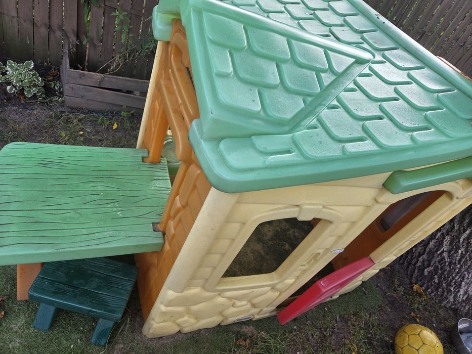 Domek ogrodowy i zjeżdzalnia