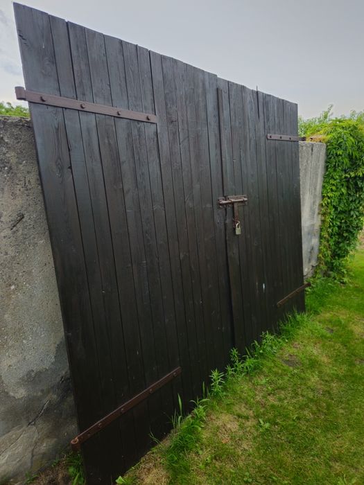 Drzwi garażowe drewniane