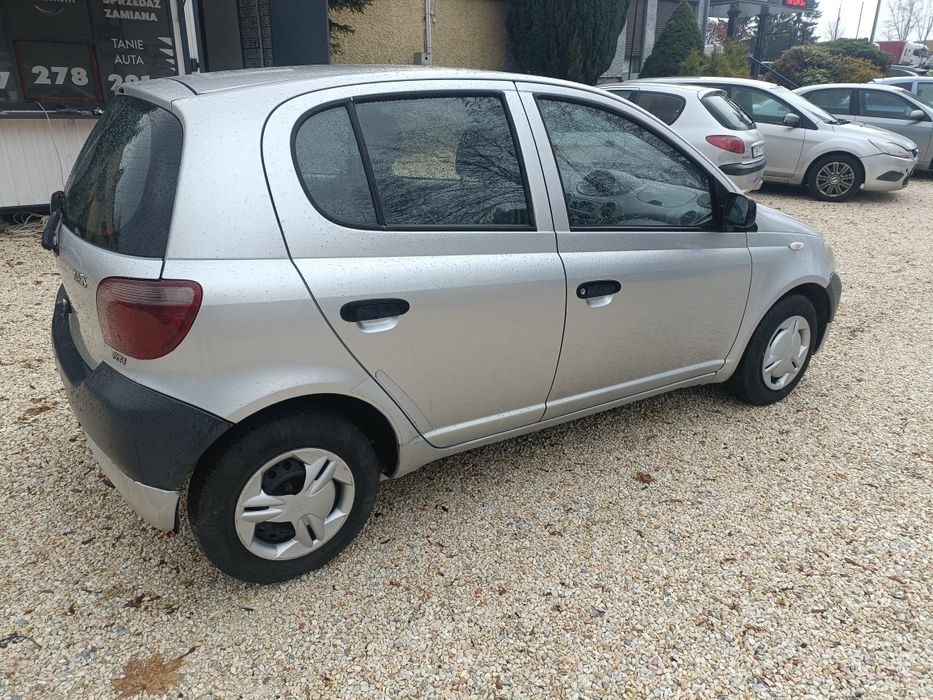 Bardzo ładna toyota Yaris 1.0 bez rdzy do jazdy