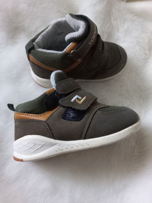 Продам дитячі кросівки