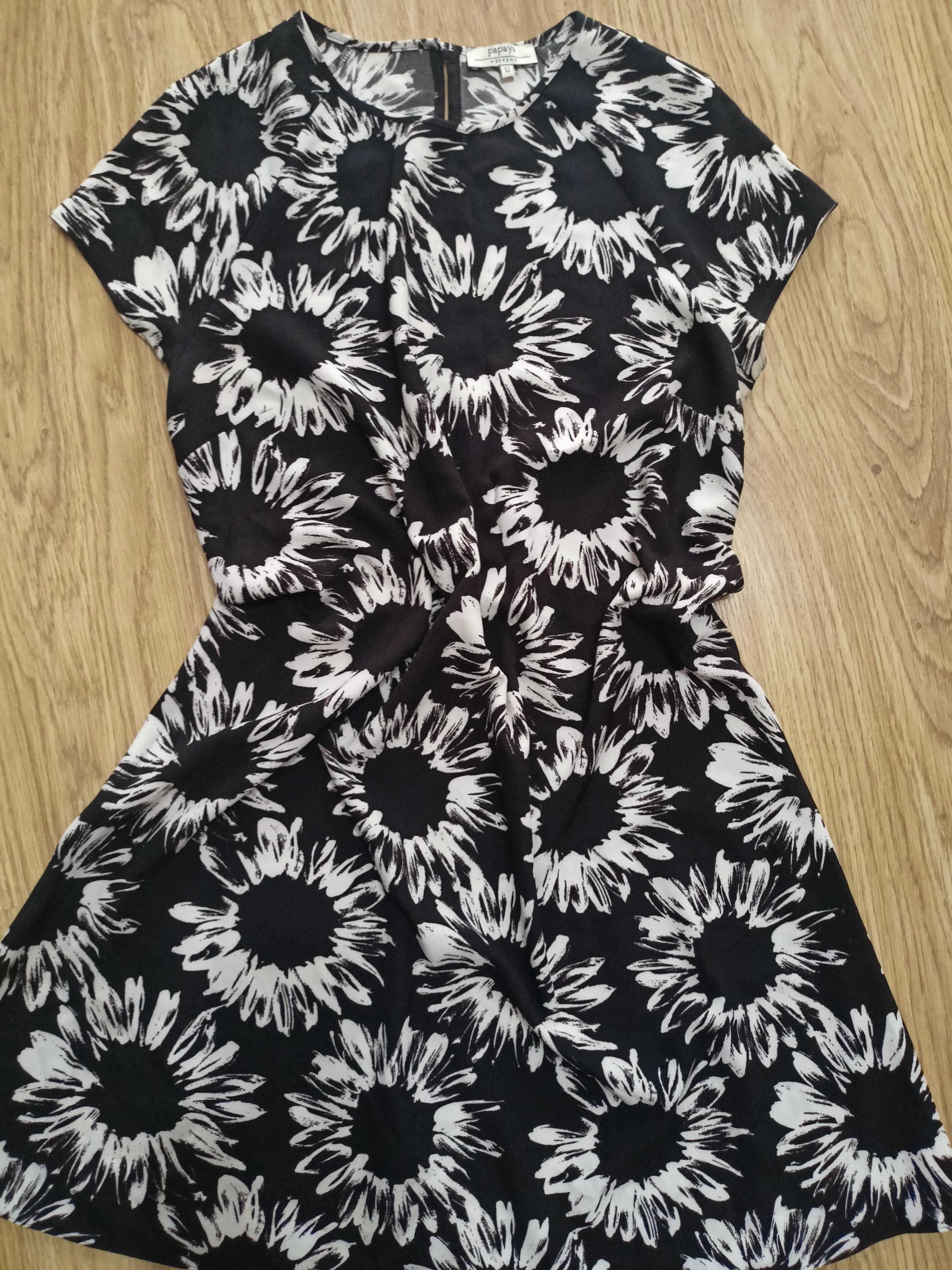 Czarna sukienka w kwiaty Papaya  L
