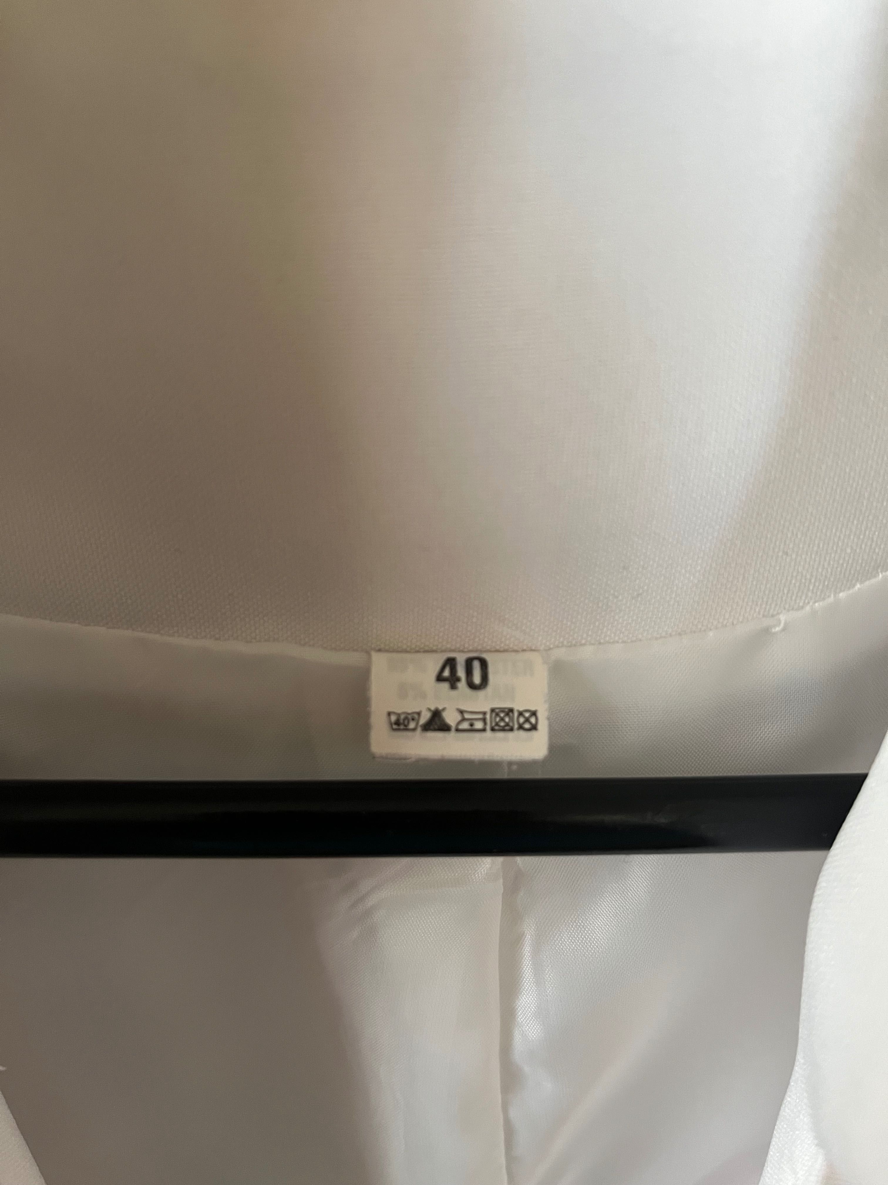 Biały, elegancki żakiet