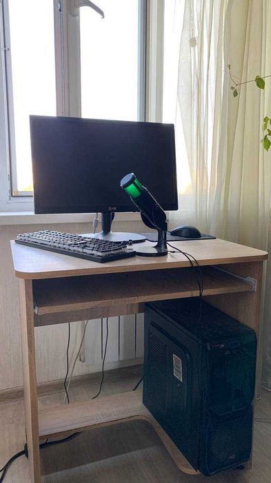 Геймерський стол,ігровий стіл,компьютерный стол. Офисний стул.