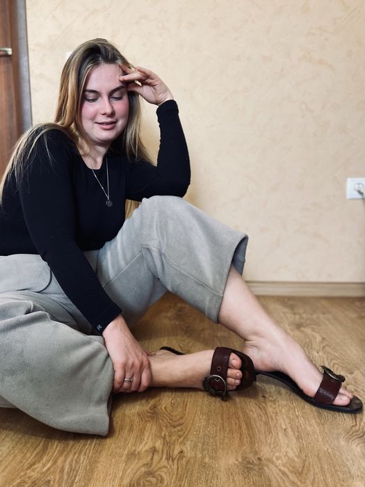 Оригінальні шкіряні шльопанці-мюлі Miu Miu 41 розміру