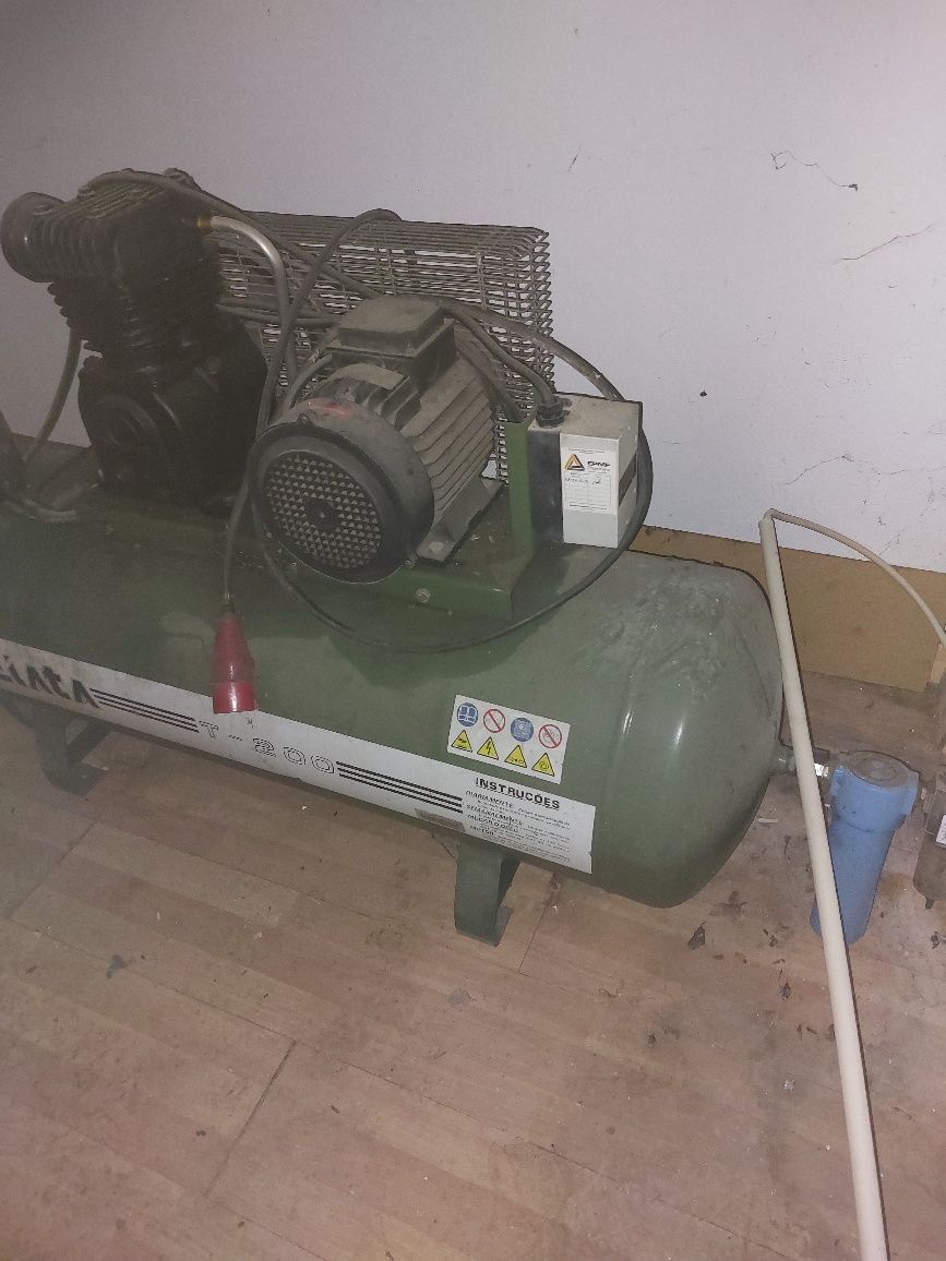 Compressor  de  200 litros
