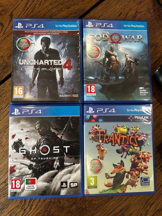 PS4 pro com jogos e comandos