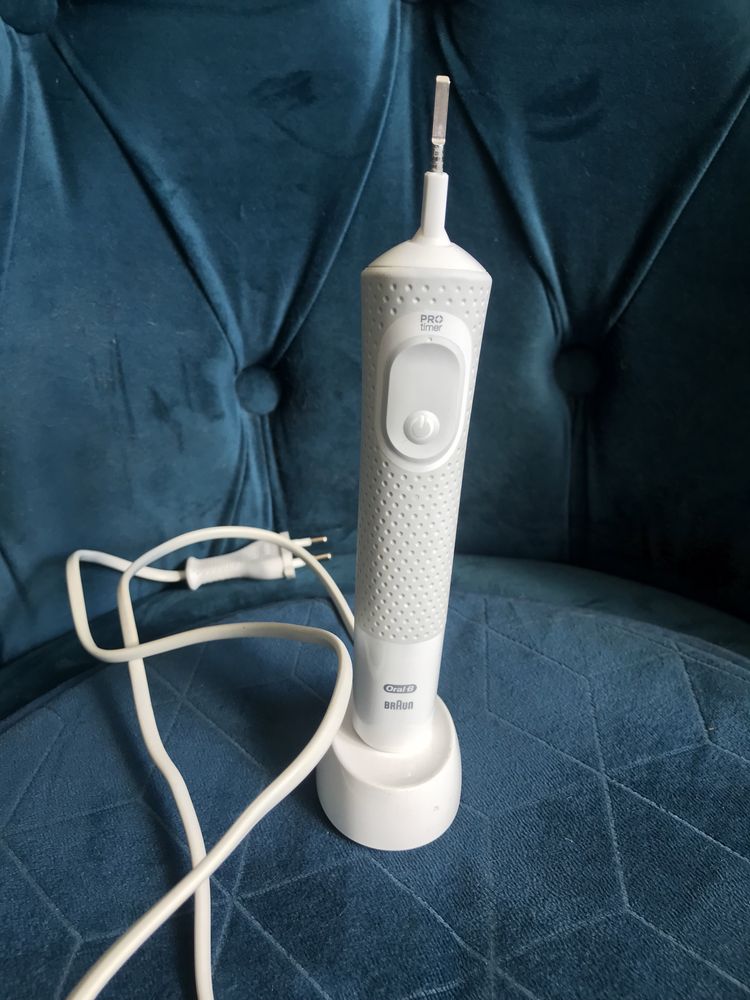 Зубна щітка Braun Oral B  на акумуляторі
