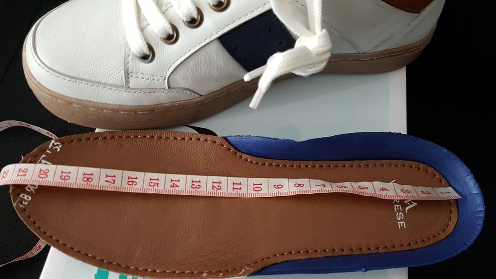 Кроссовки из нат.кожи VARESE 33,34р,оригинал.