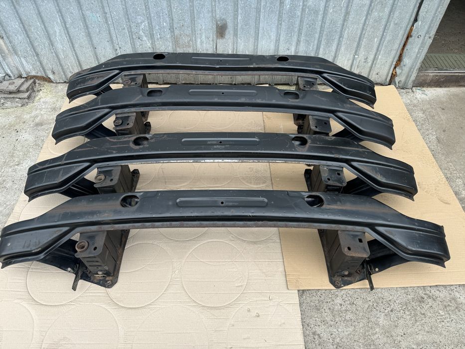 Підсилювач переднього бампера на Mercedes-Benz VITO W639.