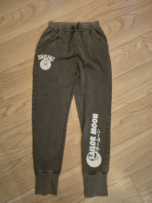 Szare spodnie dresowe r. 164