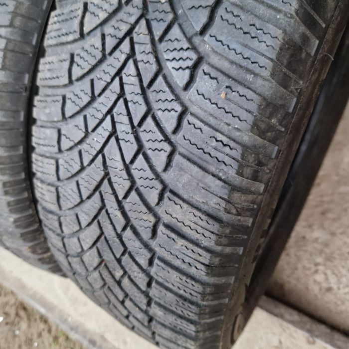 Продам пару 205/60/16