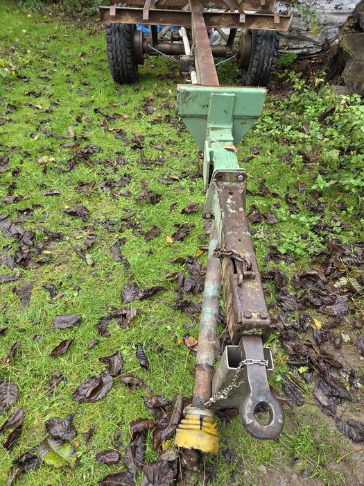 Rama podwozie rozrzutnika, oś z napędem