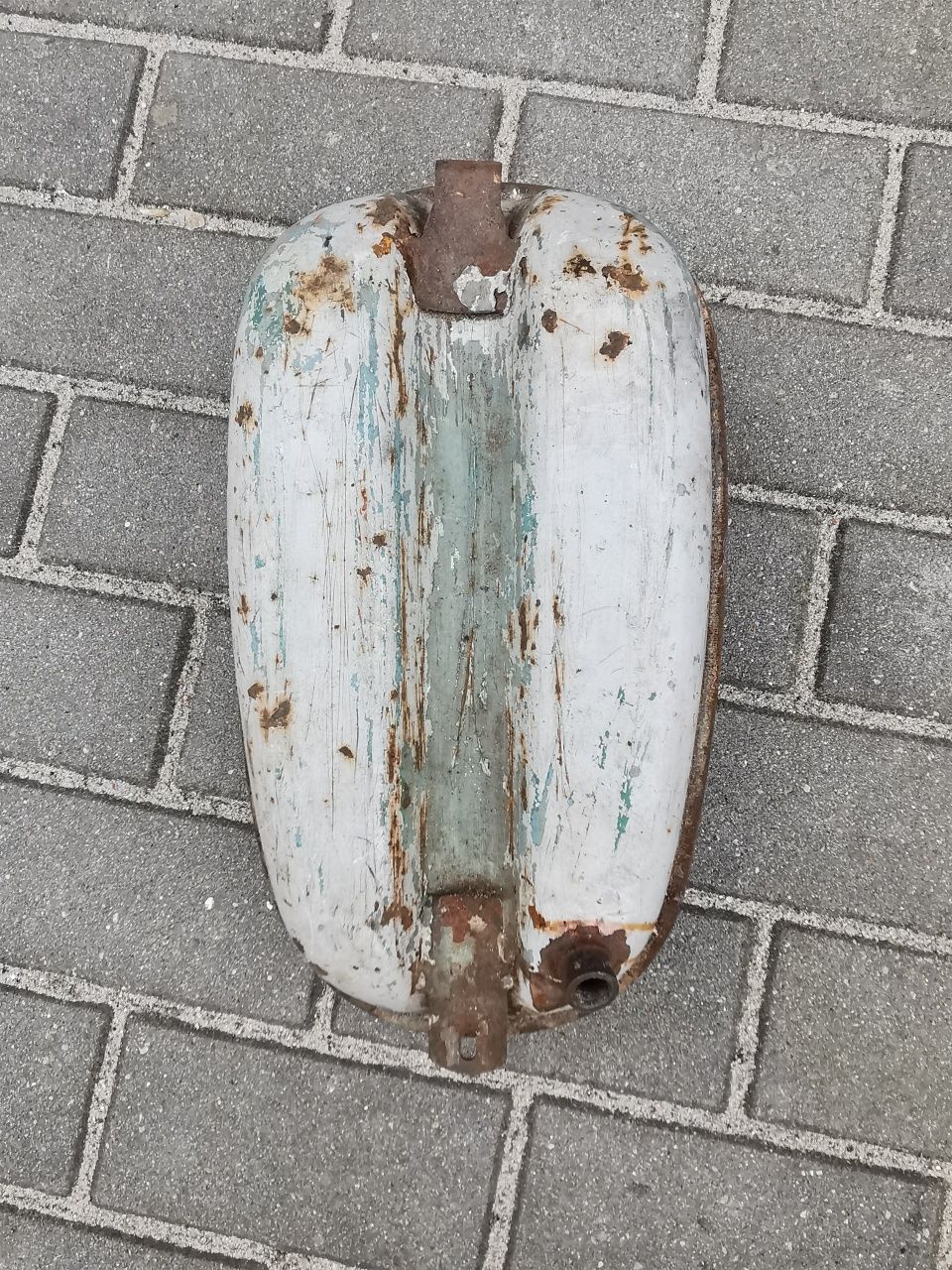 Zbiornik paliwa z korkiem wkręcanym Komar