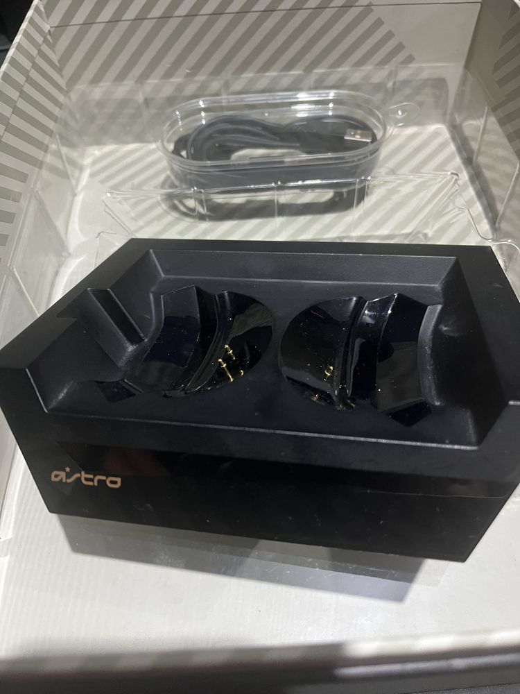 Astro A50 Wireless.  Sluchawki gamingowe bezprzewodowe + stacja PC/XBO