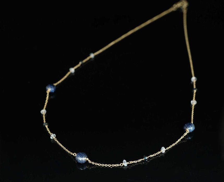 Złoto 585 - złoty łańcuszek z niebieskimi kamieniami