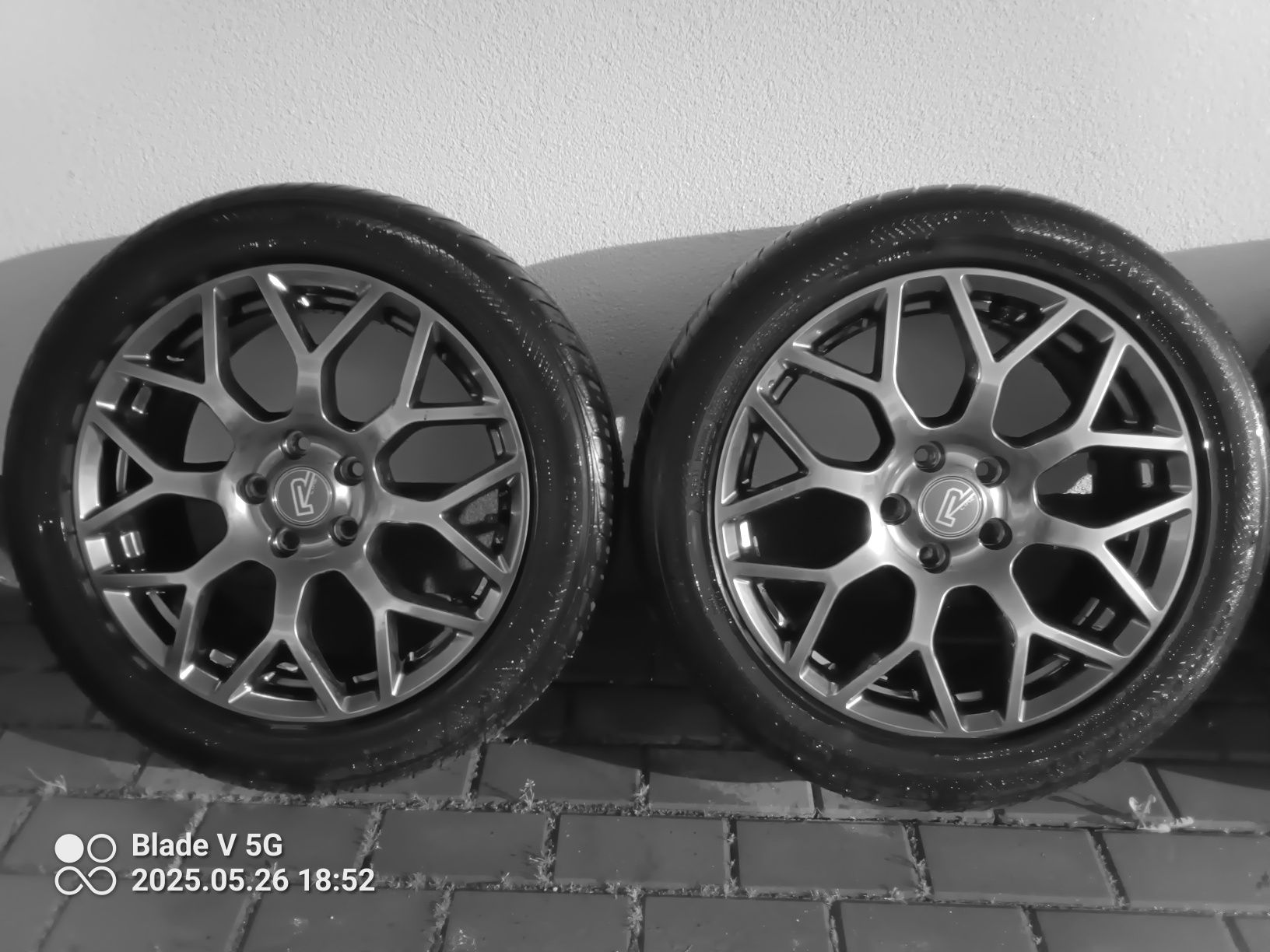 Felgi aluminiowe z oponami