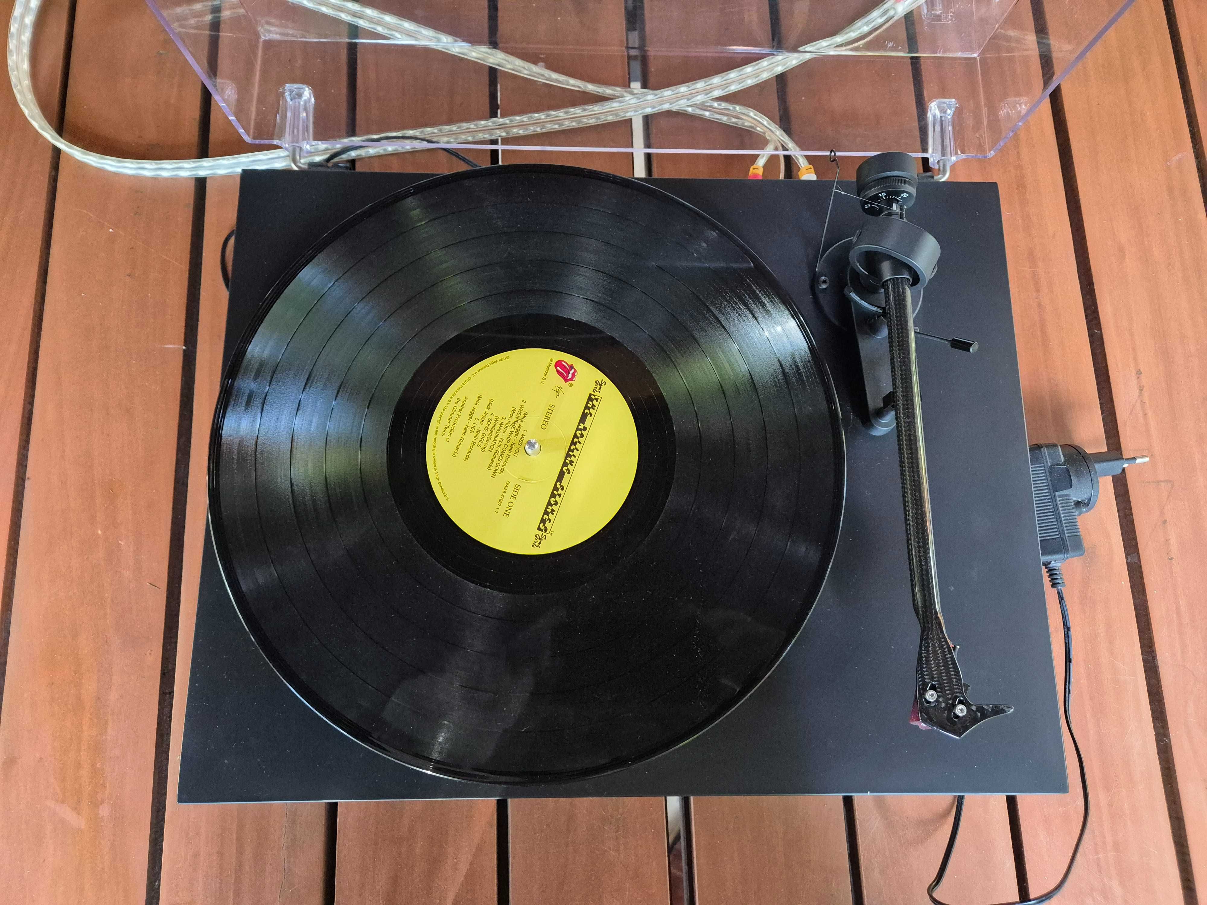 Pro-Ject Debut Carbon Evo Gramofon (używany, bardzo dobry stan)