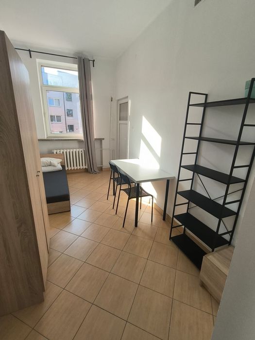 Pokój z łazienką | 15m2 | I piętro | centrum miasta