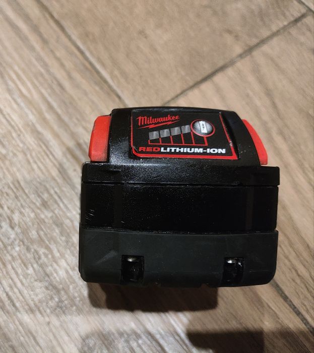 Milwaukee symulator bateria