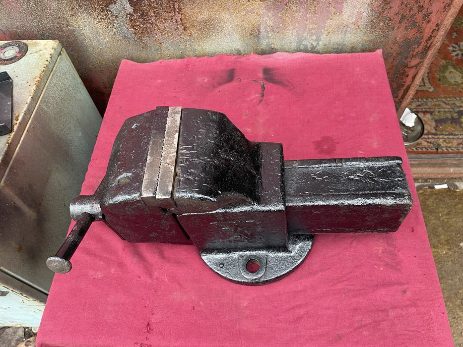 Тиски слесарные советские большие