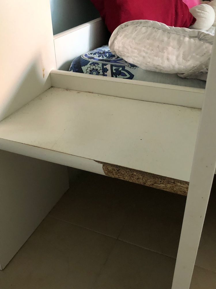 Cama beliche com estante