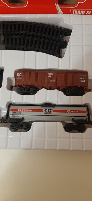 Железная дорога с тремя вагонами Big Motors артикул 19033-4