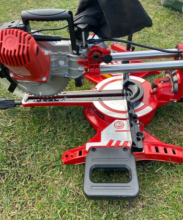 Пила торцювальна Einhell TC-SM 2131/2 Dual з протяжкою