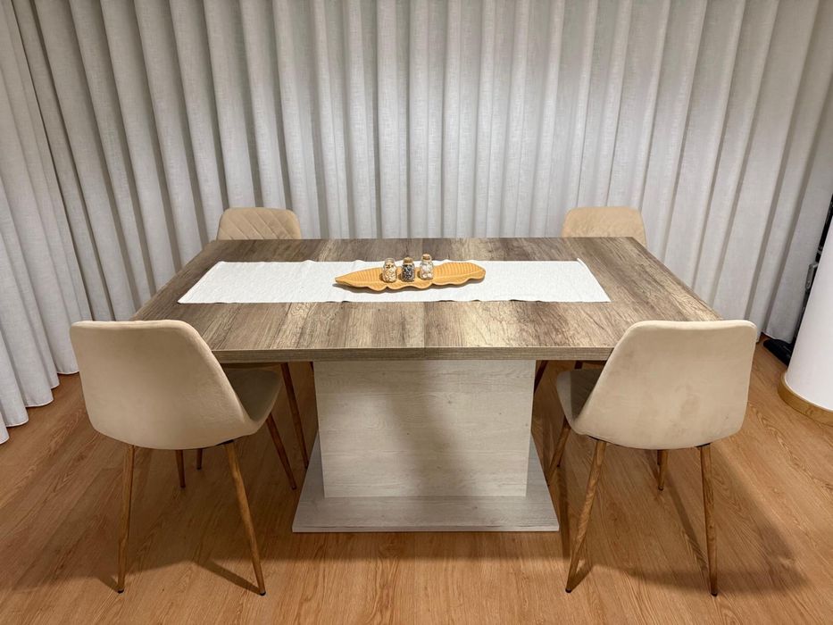 Vendo mesa de jantar com 4 cadeiras como nova