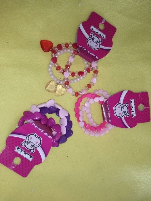 prende chupetas, pulseiras e boneco para bebe novos