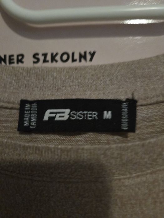 Krótka bluzka z koronką