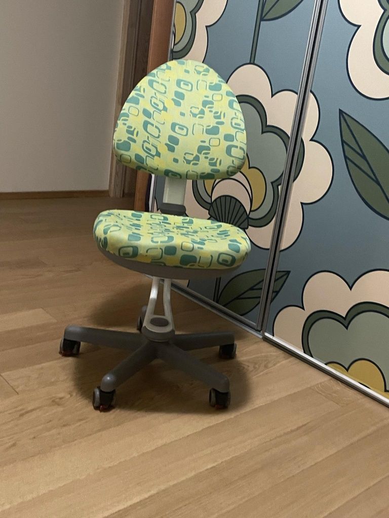 Krzesło ergonomiczne do biurka dla dziecka