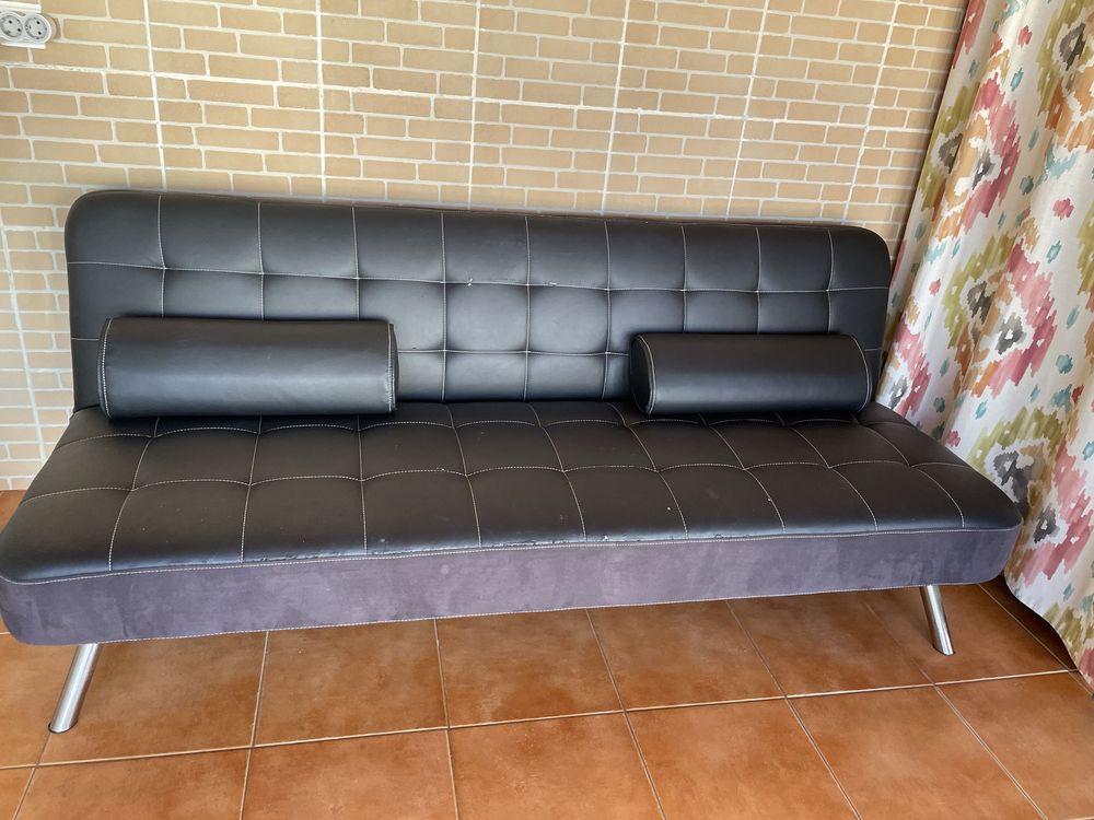 Sofá cama em pele sintética
