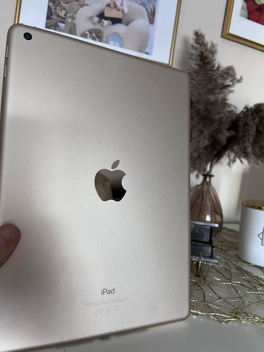 iPad Wi-Fi 128GB Gold model A1822