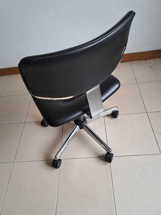 Cadeira escritório vintage usada couro