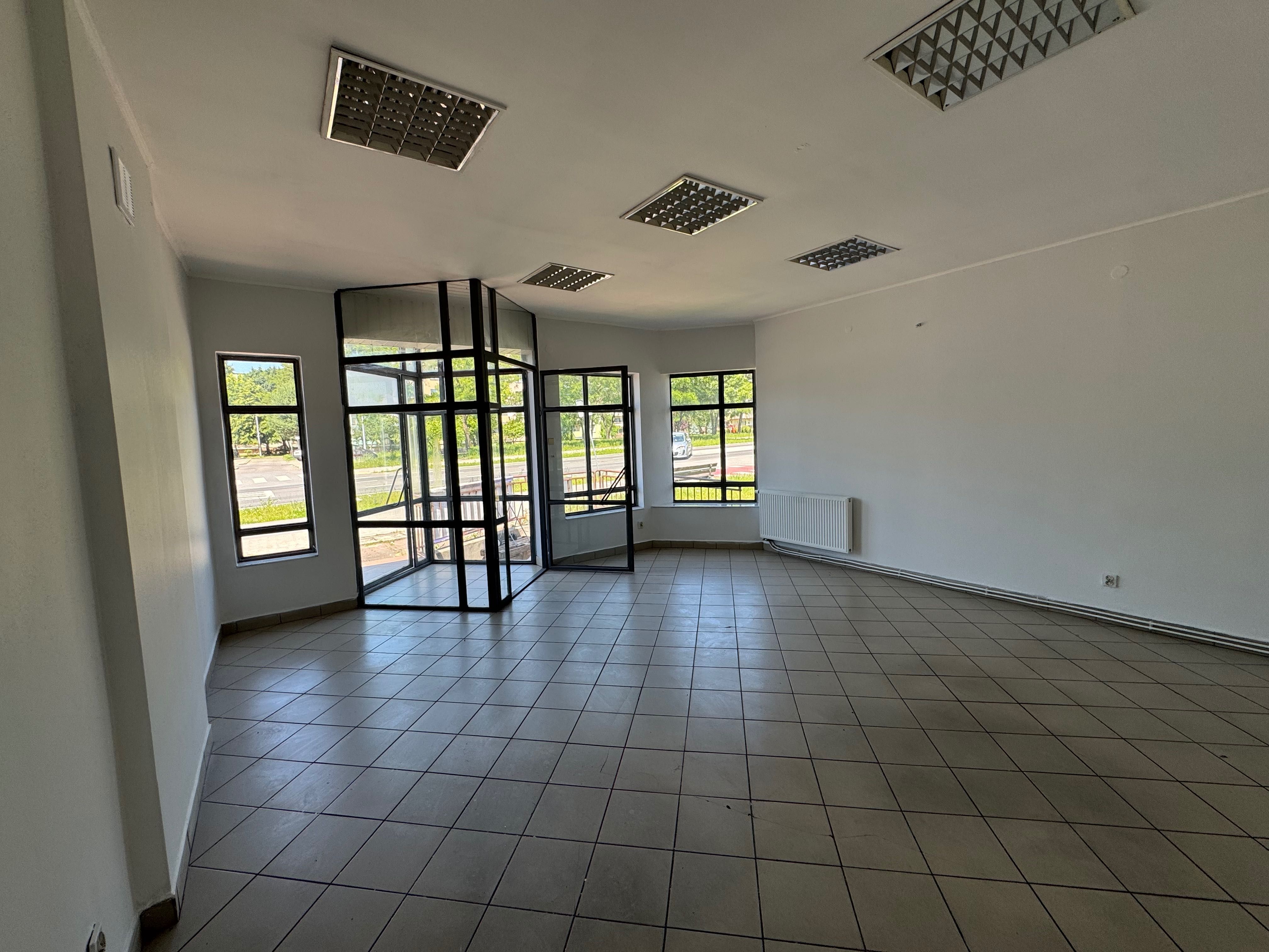 Do wynajęcia lokal usług.-handl. 47 m² Ostrowiec Św., ul. 11 Listopada
