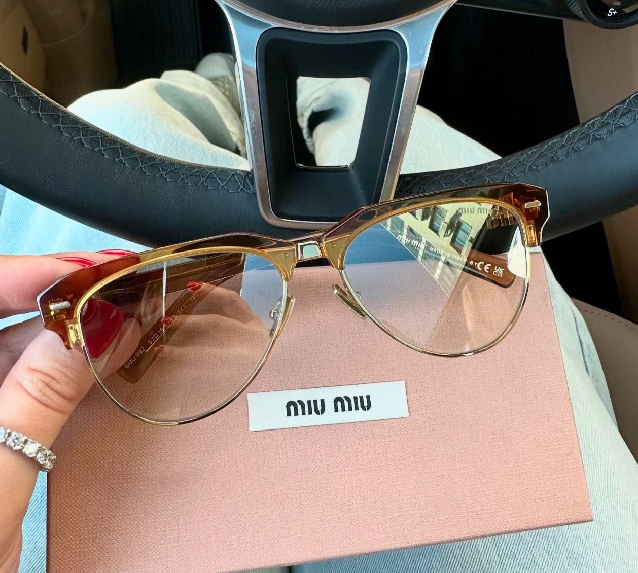 Очки солнцезащитные miu miu