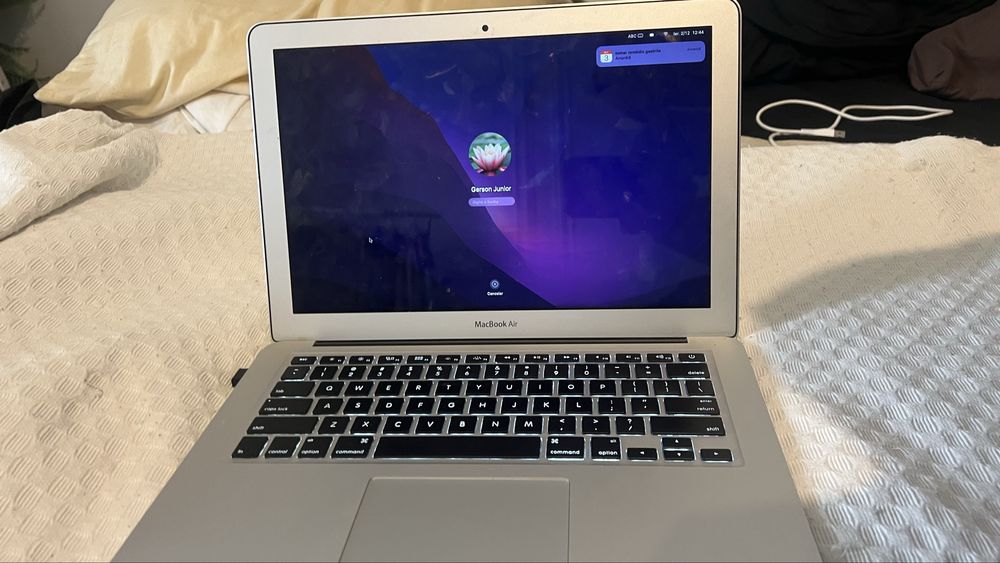 MacBook Air 13-inchCore i5 - 8GB SSD 128 otimo estado