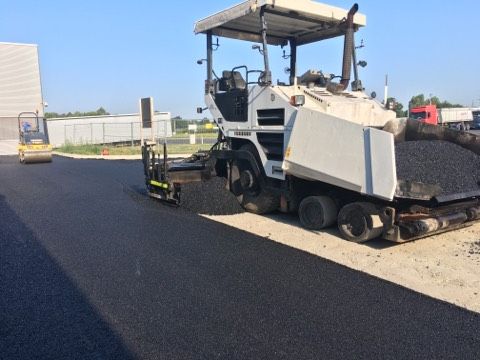 Układanie asfaltu budowa dróg parkingów asfaltowanie zalewanie spękań