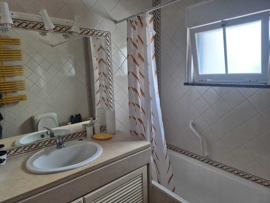 Apartamento T3 com vista para o mar num condomínio com piscina