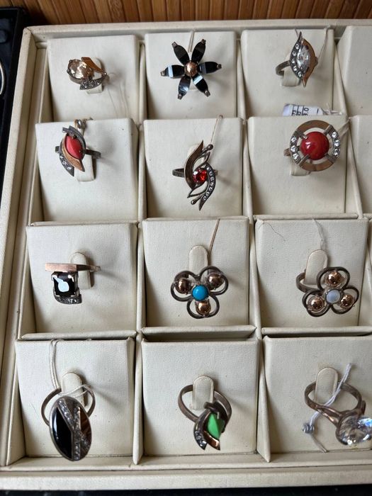 Вироби зі срібла каблучки кольца перстені