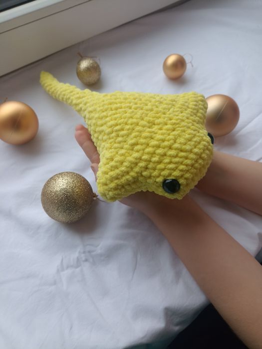 В'язаний жовтий скатик