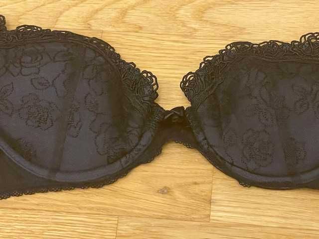 Biustonosz Chantelle 75 B z fiszbinami, wypełnieniem i usztywnieniem