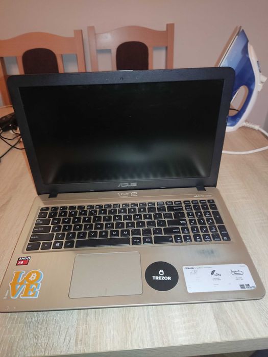 Laptop Asus X540Y 15,6"