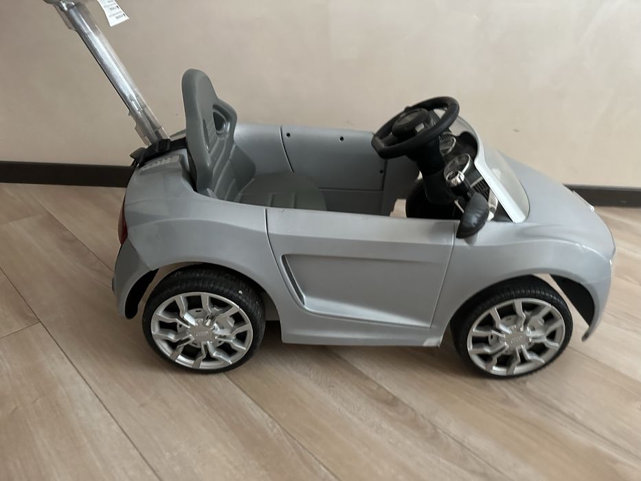 Машинка каталка Audi, в гарному стані