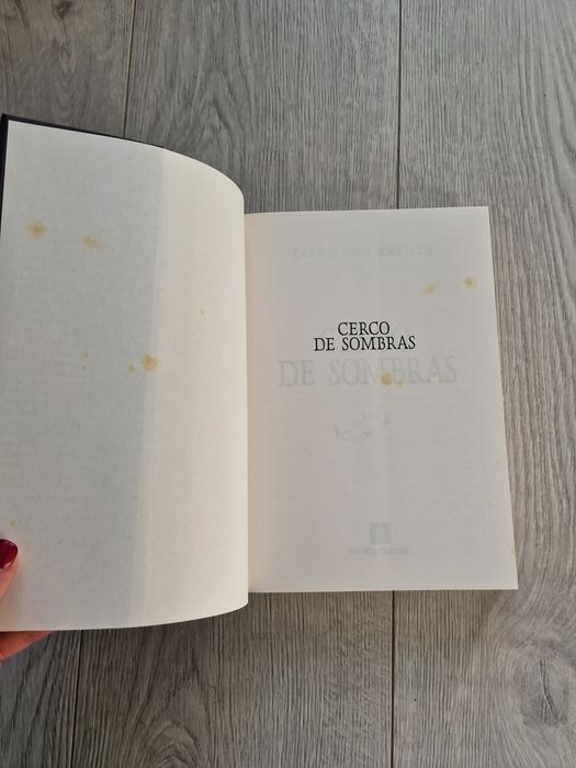 Livro Cerco de Sombras
