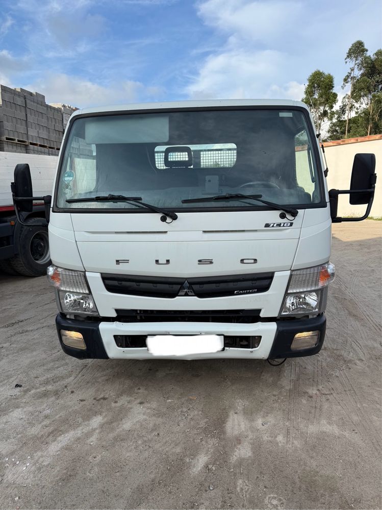 Mitsubishi Fuso pesada com bascúla