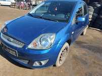 Ford Fiesta MK5 Lift C6 błotnik przedni FV transport/dostawa