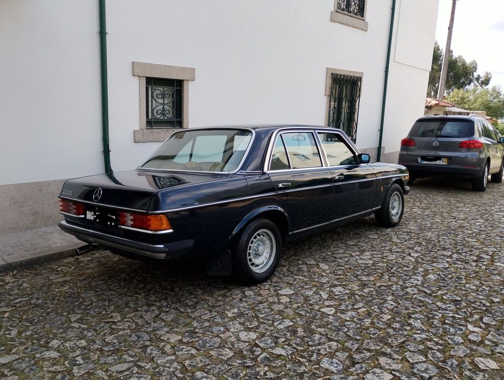 Mercedes w123 300d limousine