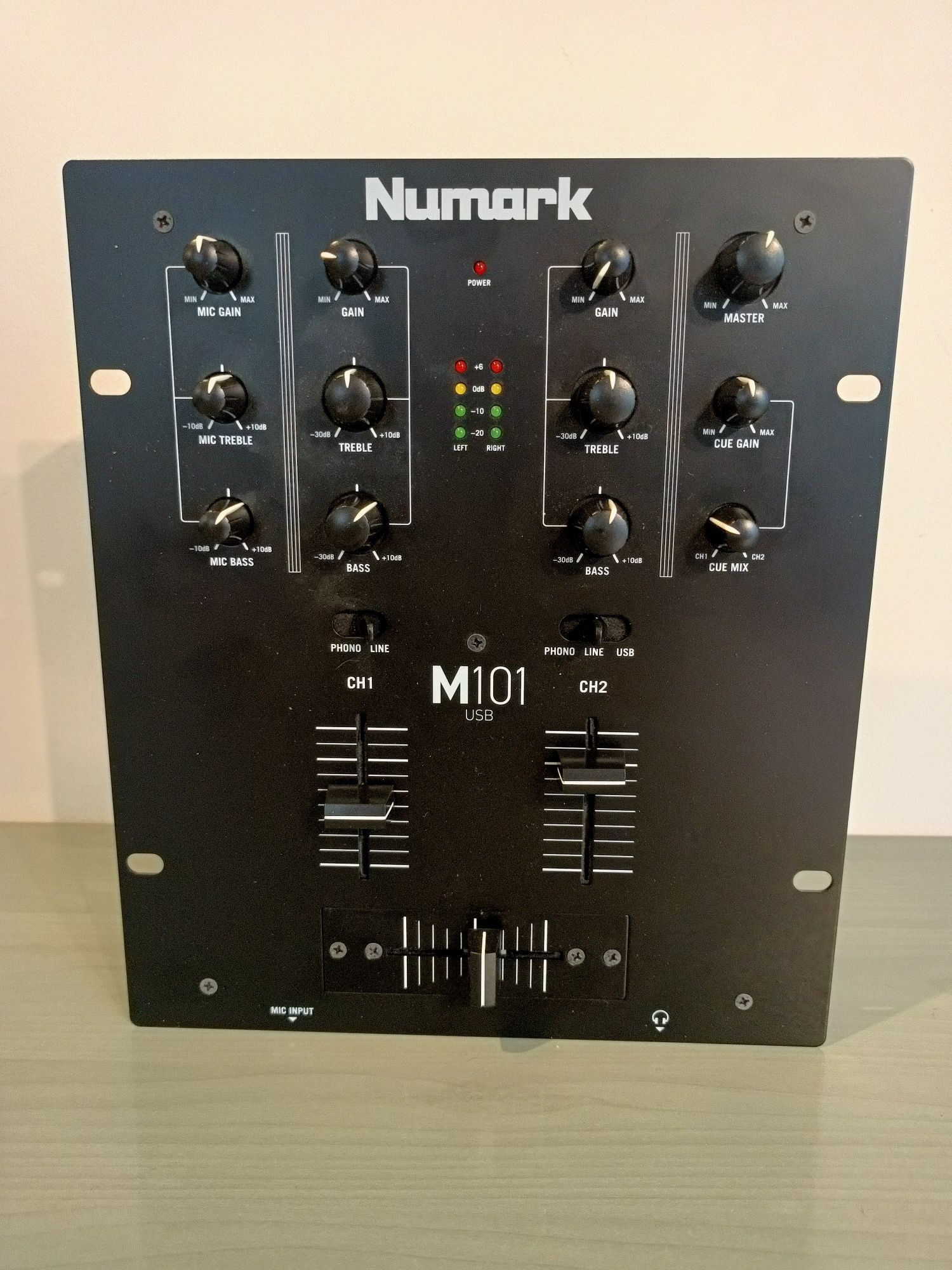 Numark 101 2 kanałowy mikser dla DJ -a