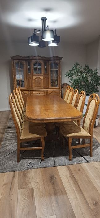 Meble do salonu ( stol, 12 krzeseł, duża witryna, komoda)
